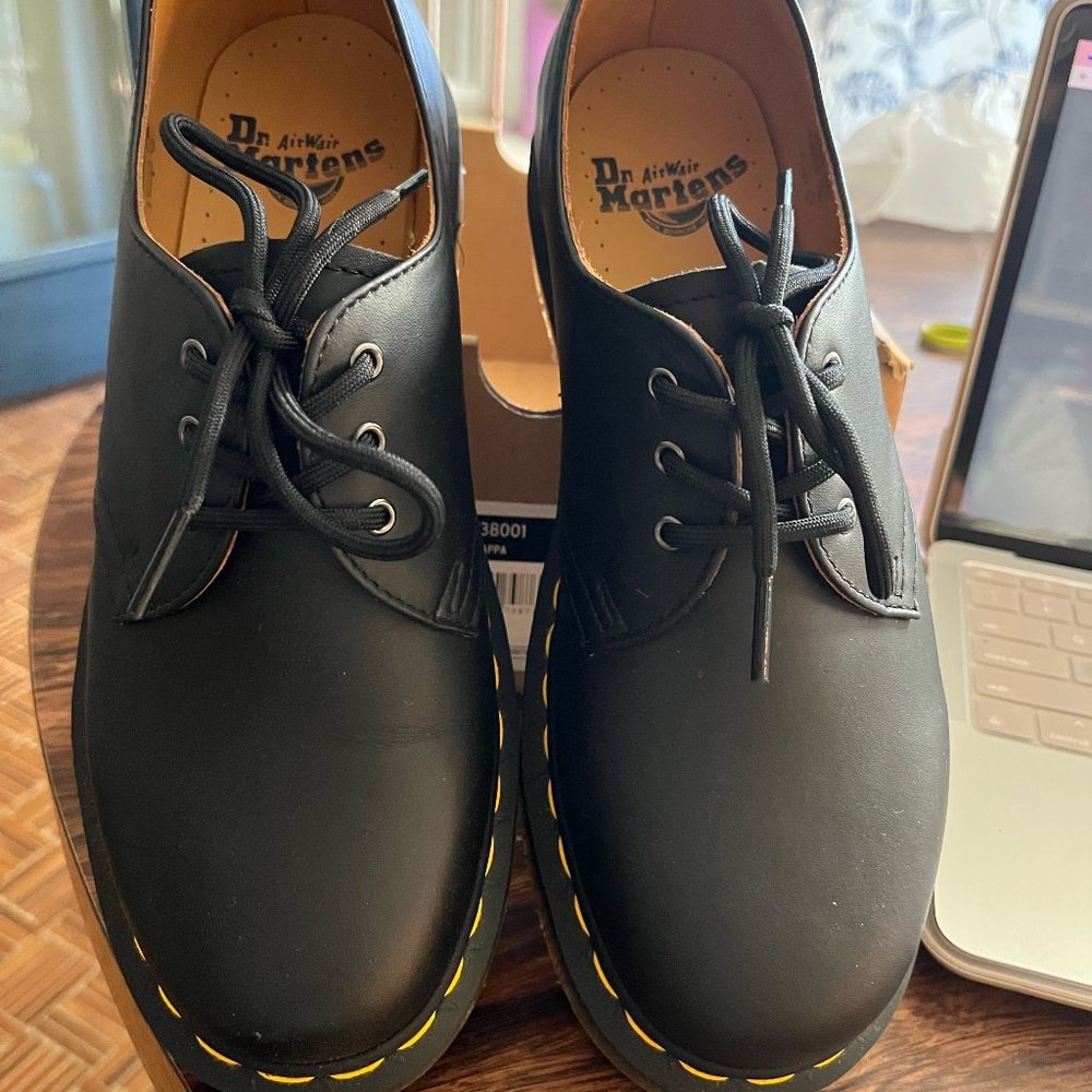 Dr. Martens AirWair Leather Oxford Black Men's US 7 Women's US 8 UK 6 EU 39